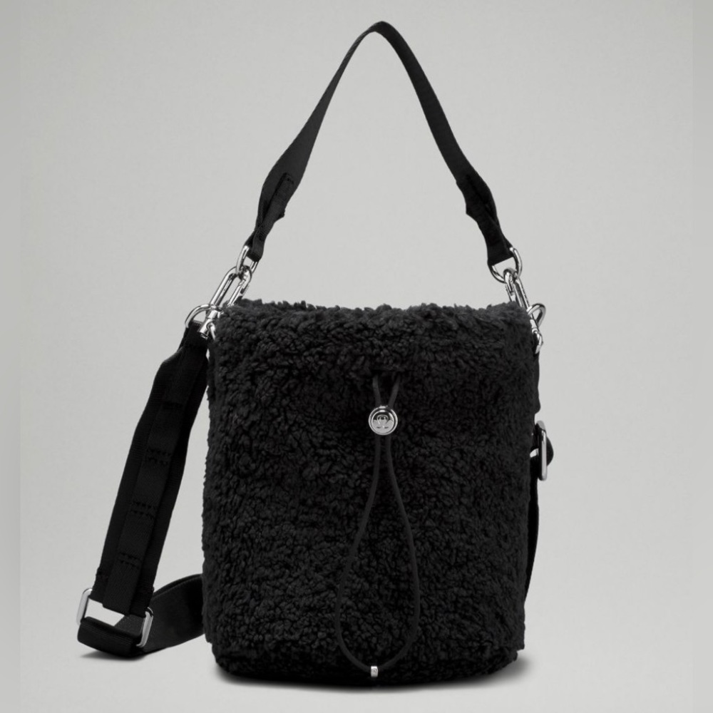 Lululemon Crossbody Bucket Bag Fleece in Black New